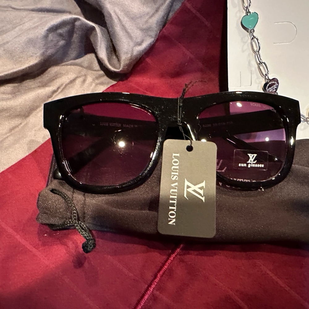 Tiffany & Co. Silver Necklaces and Sunglasses Bundle - Picture 4 of 5